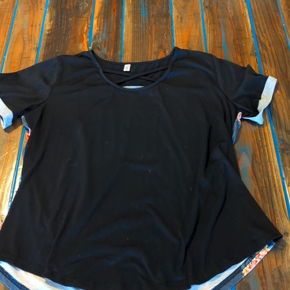 Black T-shirt with print back
